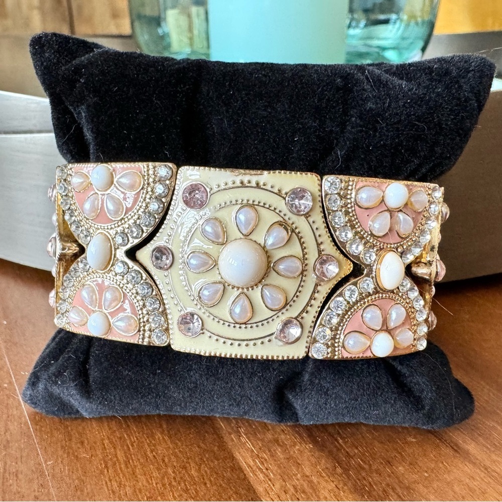 Beautiful Pearl and Enamel Pink Stretch Bracelet